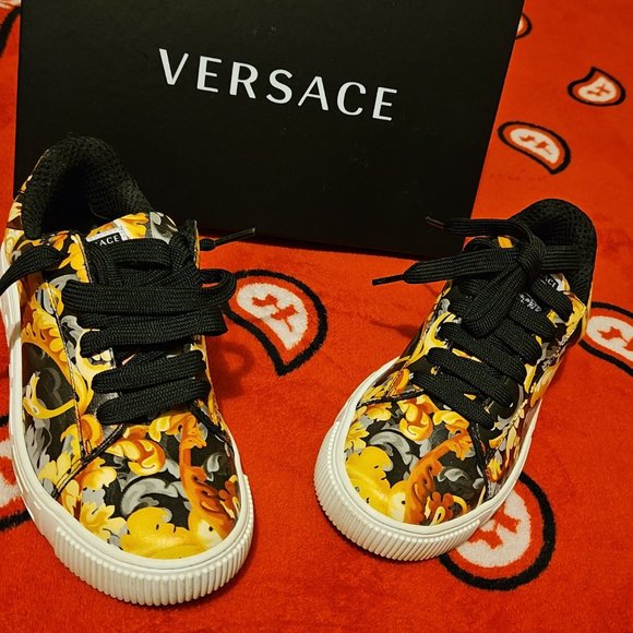 Versace - Picture 9 of 10